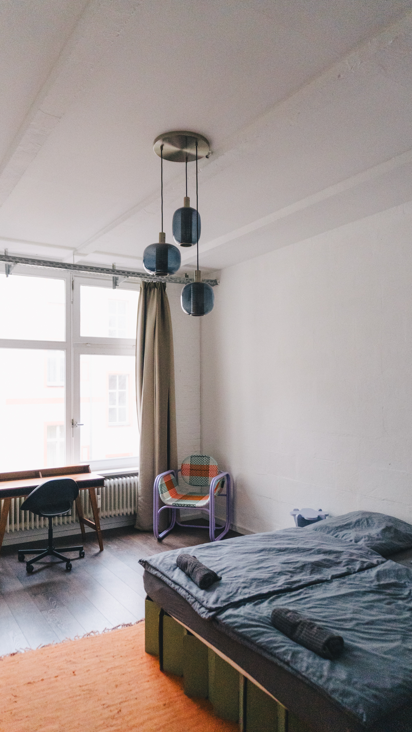 BONNIE DRES Airbnb by Marc Moudí-1